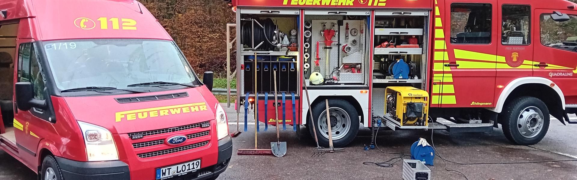 Zwei Feuerwehrwagen auf der Straße